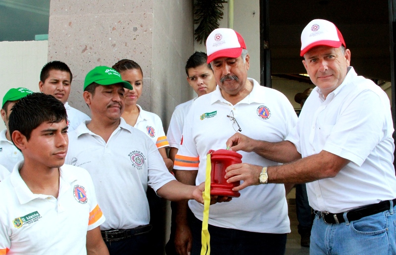Inicia Pablo la colecta anual de Bomberos