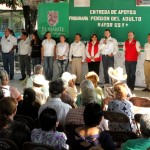 Encabeza Pablo entrega de apoyos del programa 65 y Más