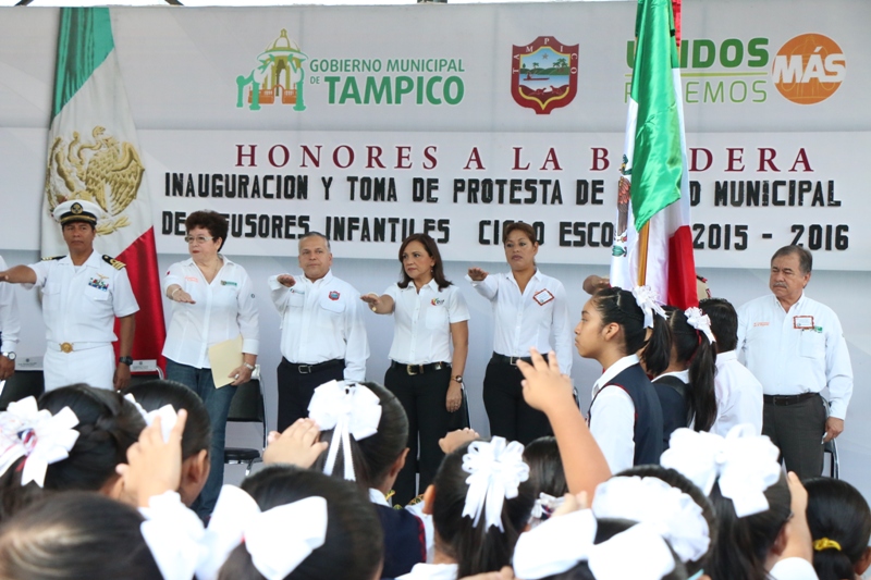 Toma protesta alcalde Gustavo Torres a alumnos integrantes de la Red Municipal de Difusores Infantiles, ciclo 2015-2016