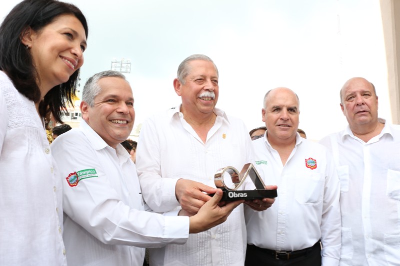 Paseo la Cortadura mejor proyecto en equipamiento urbano y urbanismo 2015