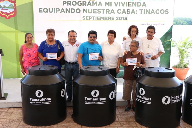 Gobierno de Tampico y SEDESOL Estatal entregaron tinacos a familias tampiqueñas