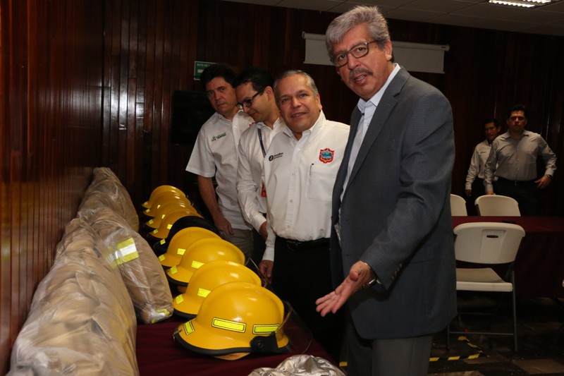 Recibe Ayuntamiento de Tampico donación de equipos contra incendio