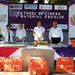 Entrega Verónica libros y material escolar a niños del CAIC