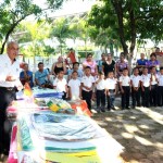 Entrega Verónica libros y material escolar a niños del CAIC