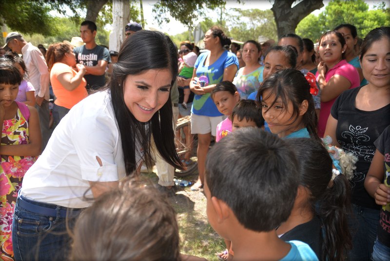 Refuerza Lety Salazar apoyo a los que menos tienen Refuerza Lety Salazar apoyo a los que menos tienen