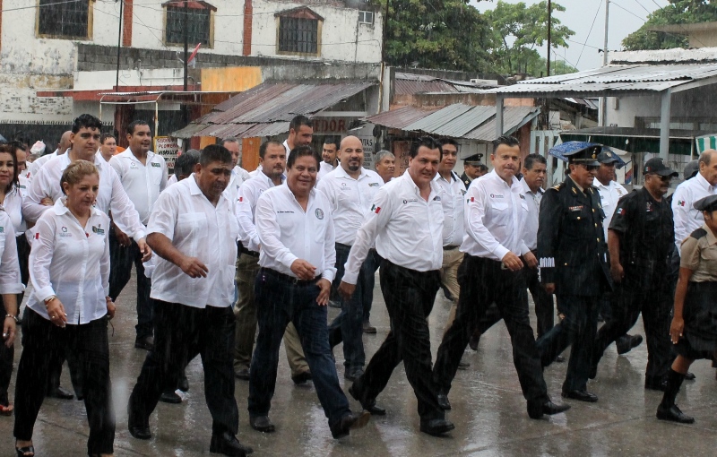 Preside Pablo desfile alusivo al inicio de la Independencia