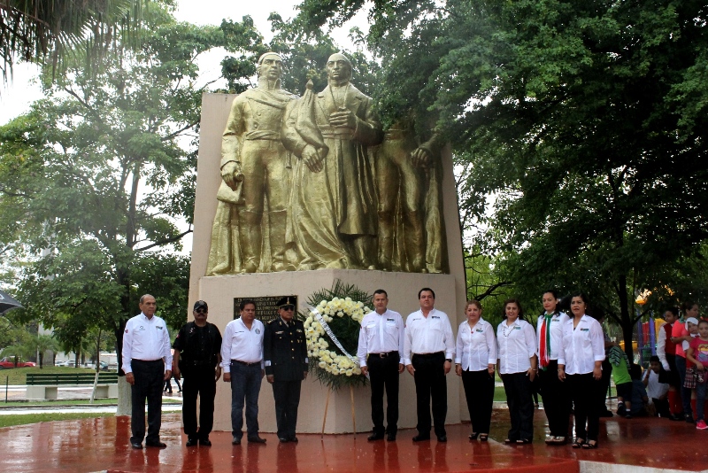 Autoridades honran a los héroes que nos dieron Patria y libertad