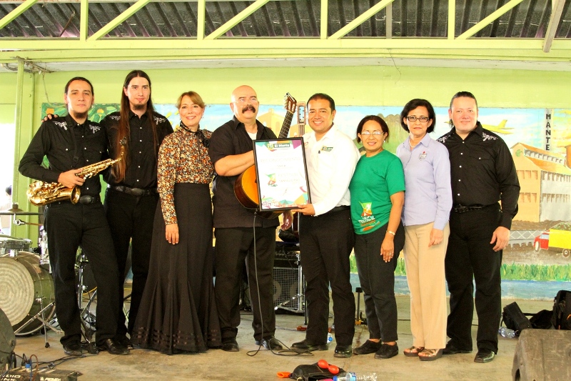 Tayer Cancionero Norestense cautiva a cientos de estudiantes