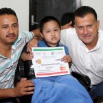 Encabeza Pablo entrega de apoyos de Seguro para Jefas de Familia