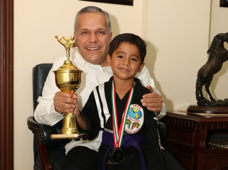 Reconoce alcalde Gustavo Torres Salinas desempeño del karateca tampiqueño Jorge Antonio Fletes García