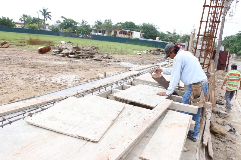 Efectúa gobierno del estado y municipio la rehabilitación de parque de Beisbol en Tancol