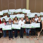 Entrega Gustavo Torres Salinas microcréditos a mujeres emprendedoras para que inicien su propio negocio