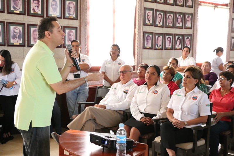 Presenta Ayuntamiento de Tampico la conferencia “Maltrato animal, preámbulo al maltrato humano’’