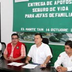 Encabeza Pablo entrega de apoyos de Seguro para Jefas de Familia