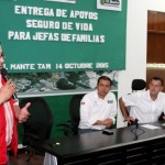 Encabeza Pablo entrega de apoyos de Seguro para Jefas de Familia