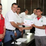 Encabeza Pablo entrega de apoyos de Seguro para Jefas de Familia