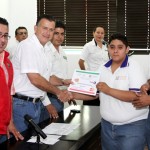 Encabeza Pablo entrega de apoyos de Seguro para Jefas de Familia