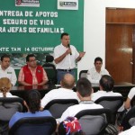 Encabeza Pablo entrega de apoyos de Seguro para Jefas de Familia