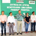 Preside Pablo entrega de apoyos Prospera en la zona cañera