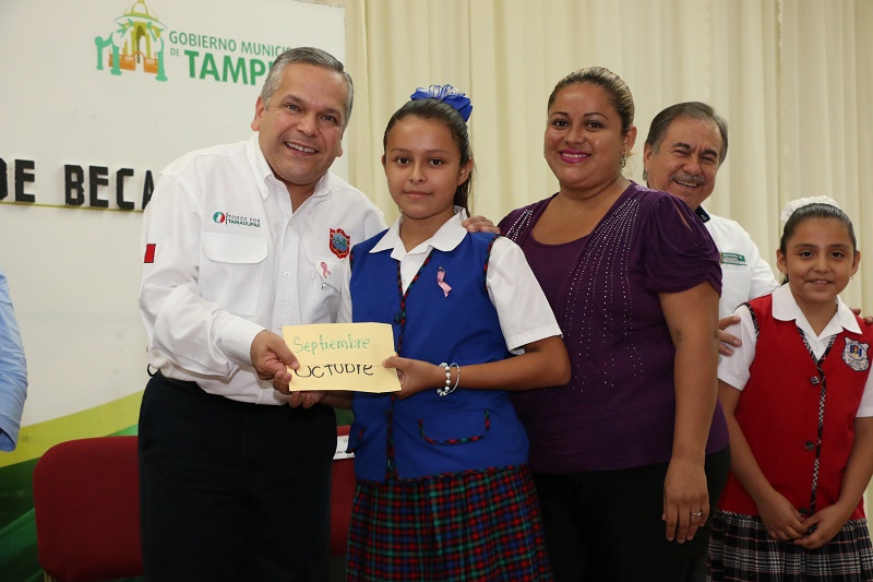 Educación, vía para que nuestros niños y jóvenes trasciendan como seres humanos: Gustavo Torres