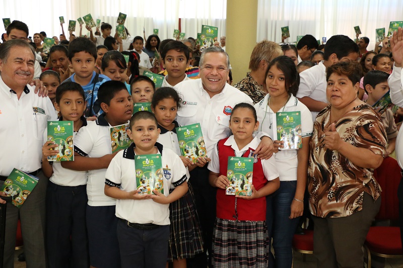 Presenta Ayuntamiento de Tampico la "Guía Educativa Para Padres de Familia"