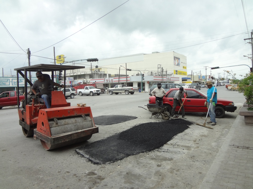 Continúan Gobierno Municipal programa de bacheo por toda la ciudad