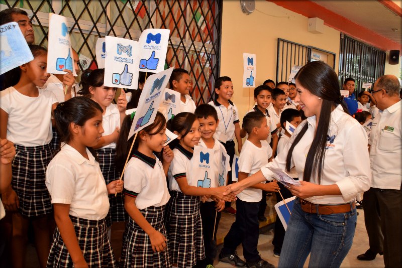 Apostarle a los niños en su educación, es sembrar buena semilla: Lety Salazar