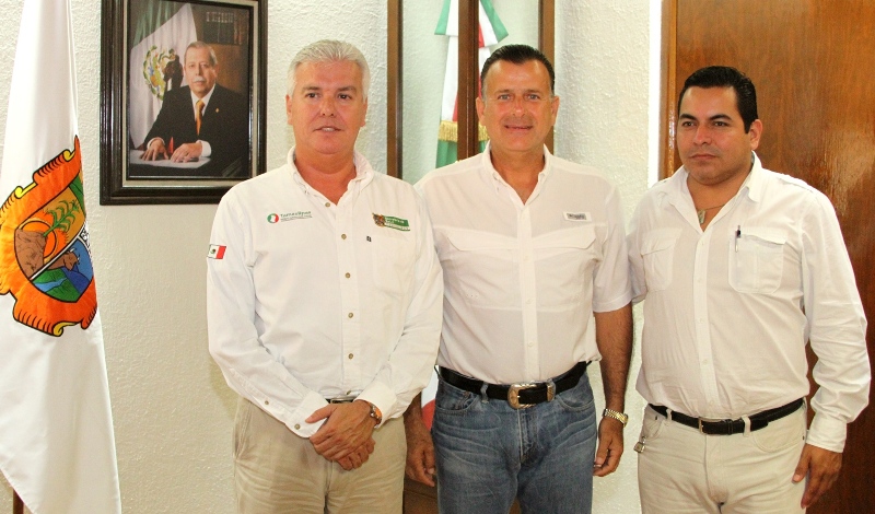 Recibe Pablo a nuevo titular de Vinculación de la Secretaria de Salud