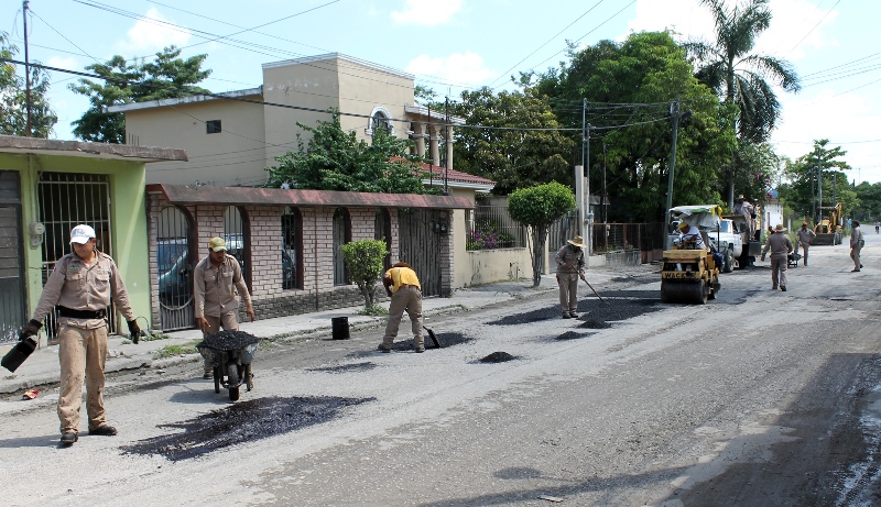 Continúan programa de Bacheo en Prolongación Quintero