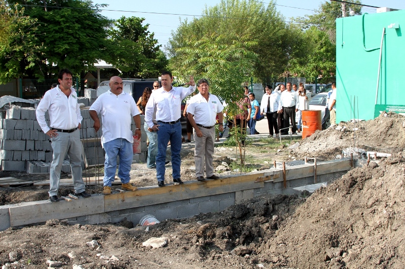 Supervisa Pablo Ampliación del Centro de Desarrollo Comunitario