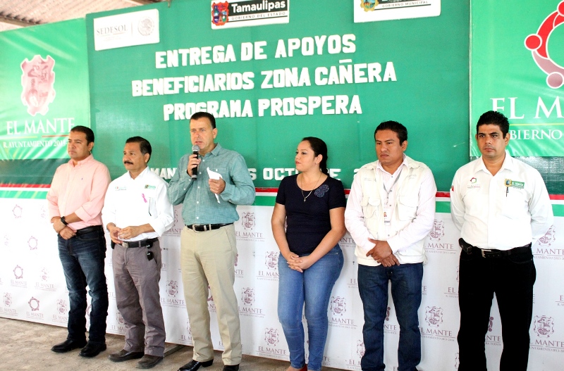 Preside Pablo entrega de apoyos Prospera en la zona cañera