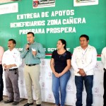 Preside Pablo entrega de apoyos Prospera en la zona cañera