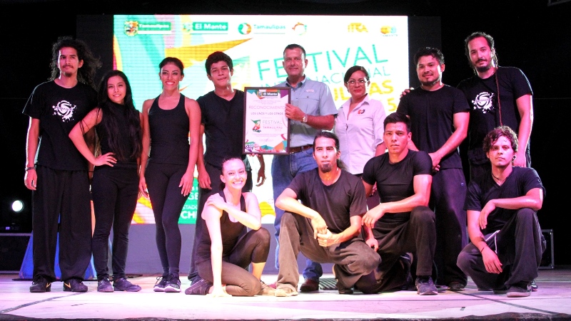 Disfrutan mantenses de danza contemporánea y urbana