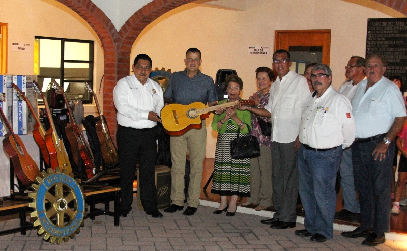 Fortalecen Municipio y Rotarios taller de música del IRBA