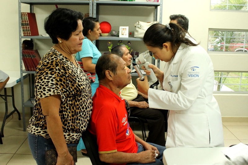 Especialistas de La Carlota examinan a 70 pacientes