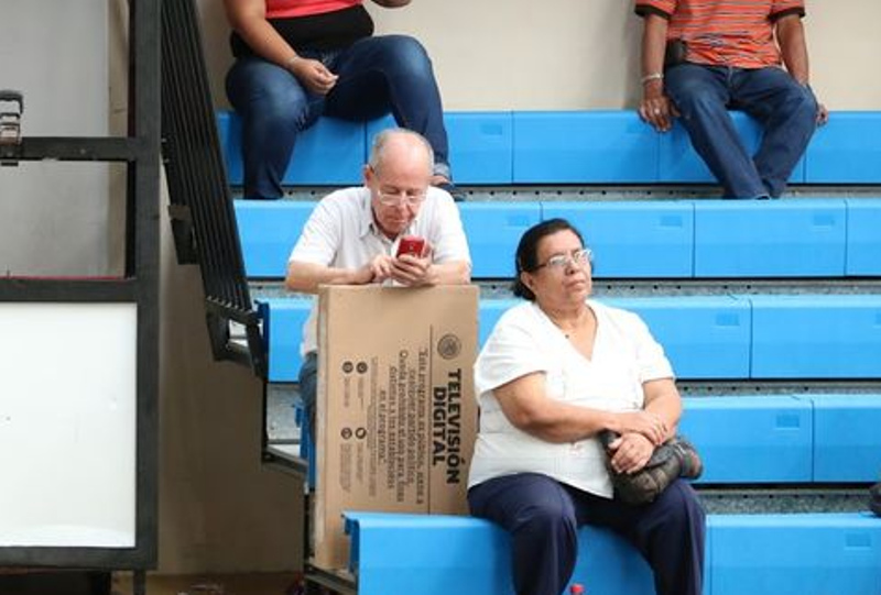 Hermano del presidente de PAN recibe televisión digital de programa federal