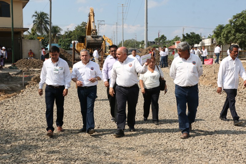 Supervisa Gustavo Torres Salinas obra de pavimentación