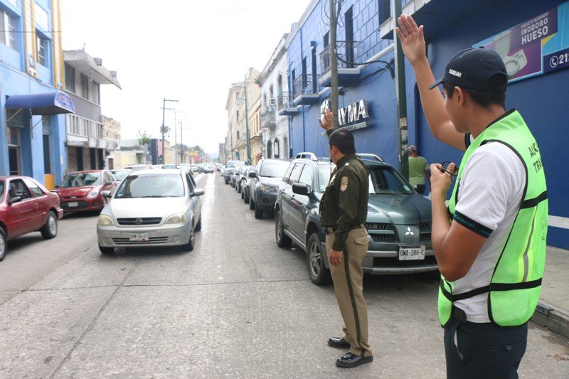 Apoya Canaco Tampico a Dirección de Tránsito con implementos para jóvenes que se desempeñarán como auxiliares de tránsito