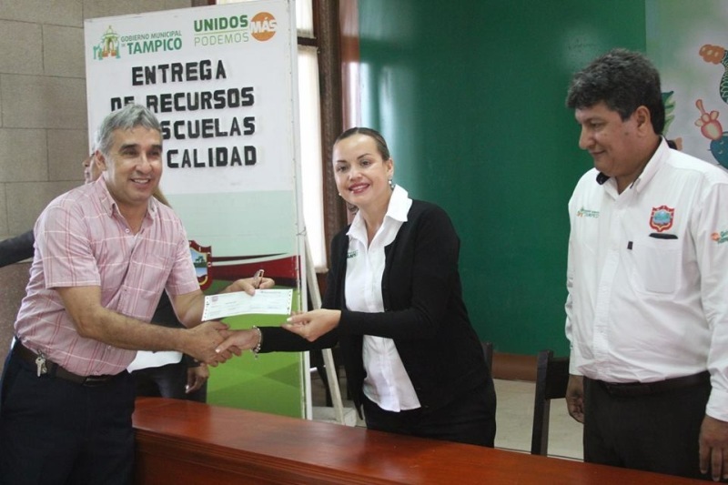 Entrega Ayuntamiento de Tampico recursos para el equipamiento de planteles
