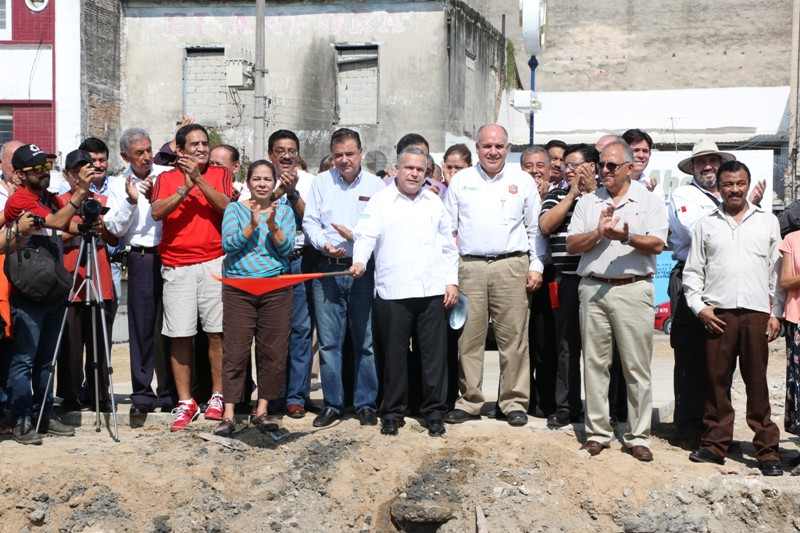 Supervisa Gustavo Torres trabajos de construcción de los nuevos mercados municipales