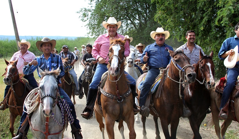 Encabeza Pablo cabalgata de aniversario del ejido Las Ánimas