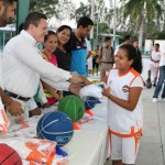 Entregan uniformes a deportistas de las colonias Tancol y Solidaridad Voluntad y Trabajo