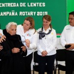 Entrega Verónica junto a Rotarios lentes a familias vulnerables