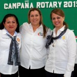 Entrega Verónica junto a Rotarios lentes a familias vulnerables