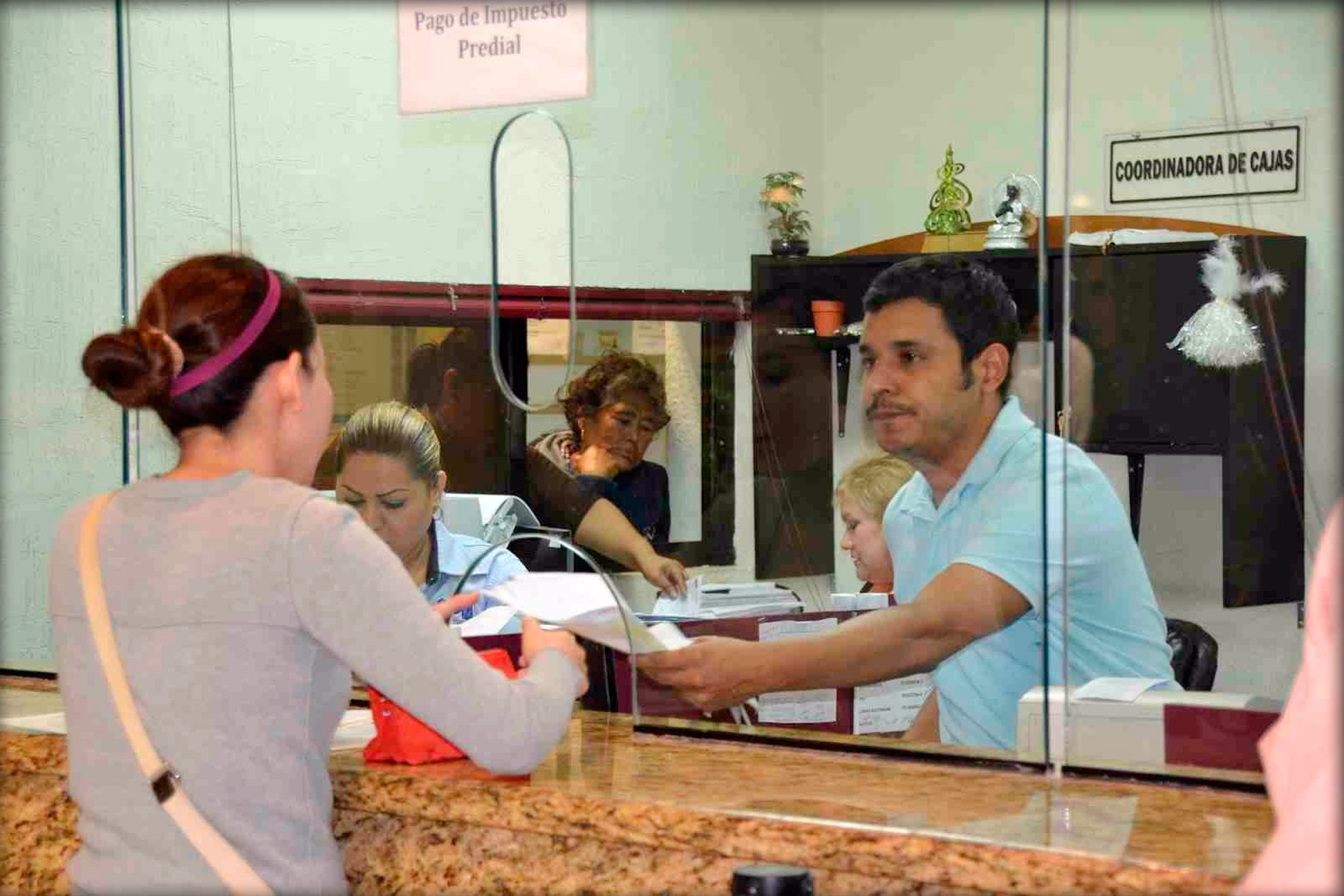 La Alcaldesa Lety Salazar brinda mas oportunidades a las familias con brigadas de pago en las colonias