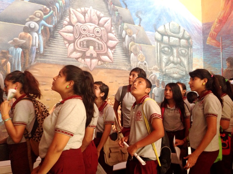 Alumnos de nivel básico conocen la Biblioteca Municipal