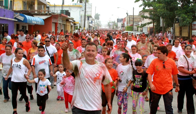 El Mante se pinta de colores en carrera temática 5K