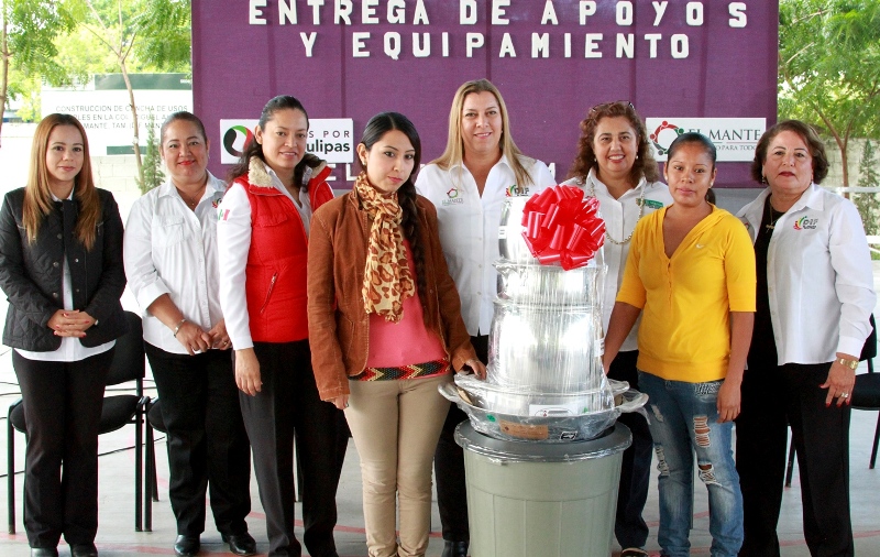Inicia Verónica entrega de apoyos y equipamiento a desayunadores