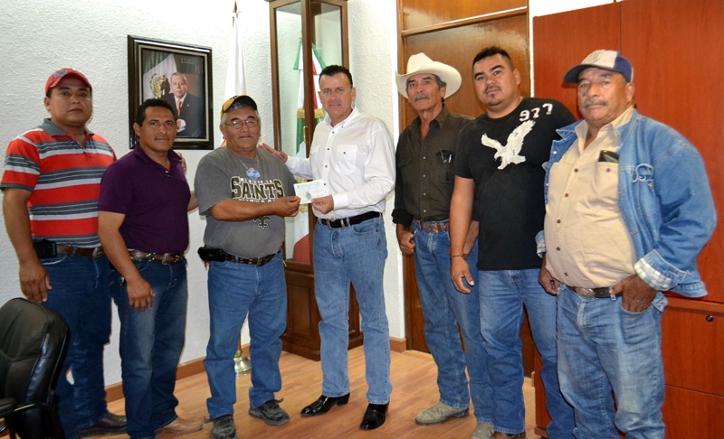 Apoya Municipio rehabilitación de calles en Nueva Apolonia