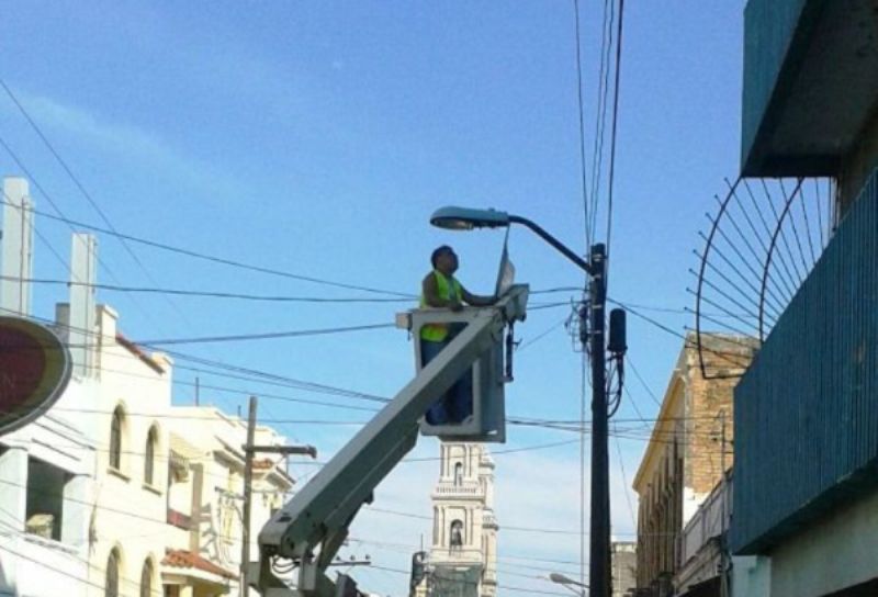 Realiza Gobierno de Tampico labores de rehabilitación de alumbrado público